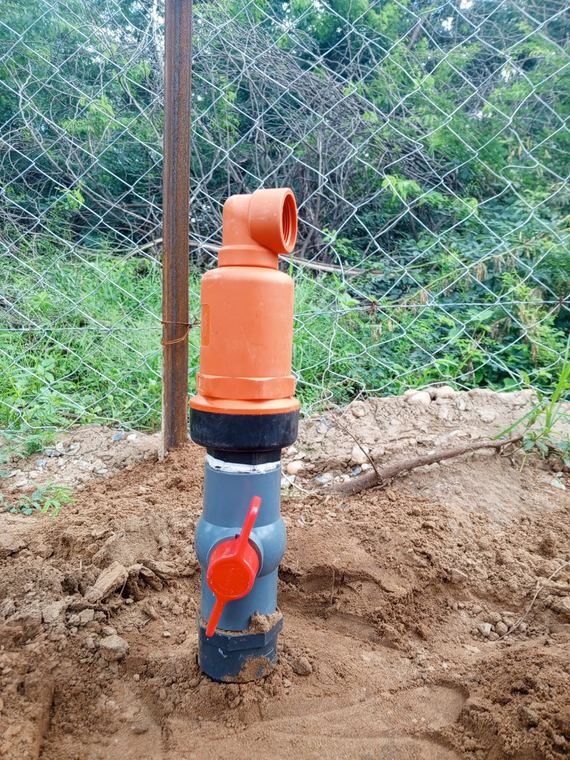 A finished irrigation riser assembly