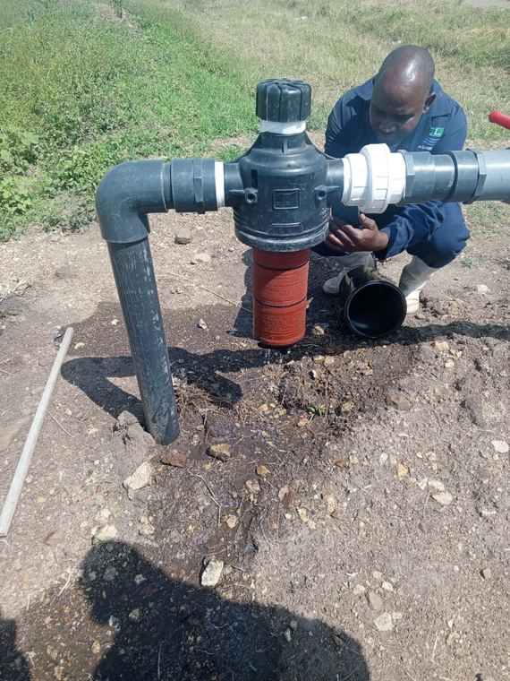 Commissioning a pump and valve assembly